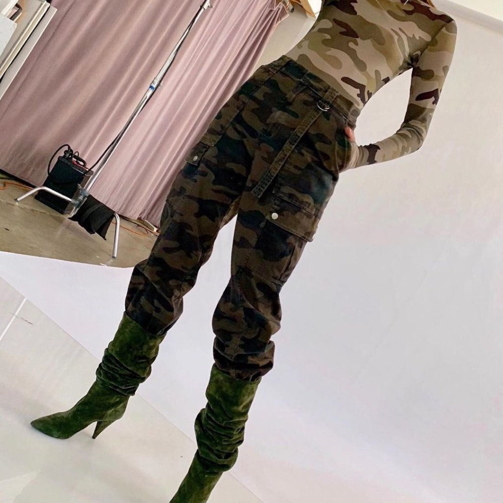 AFRM Cargo Camo High Waisted SZ 26 Cropped Jogger